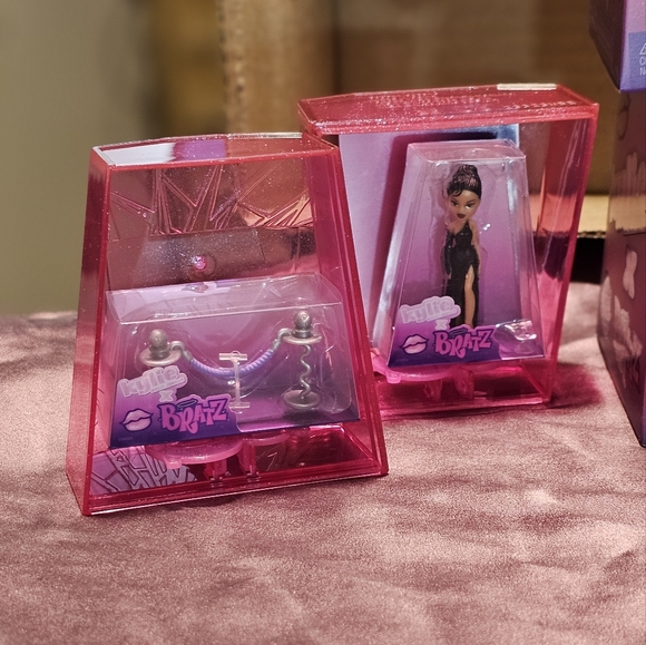 2 Bratz X Kylie Mini Figurines- NEW - Picture 7 of 8